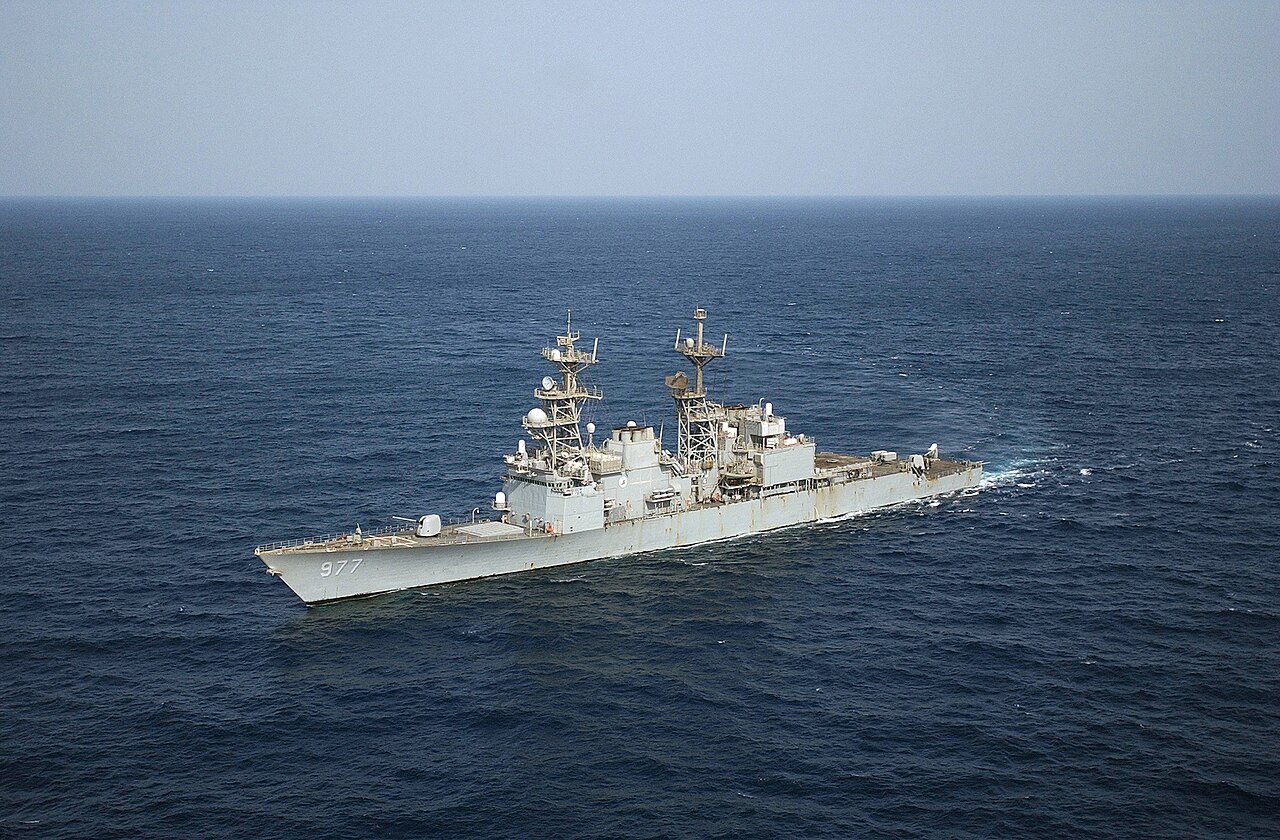 USS Briscoe (DD-977) underway in the Central Command area of operations, 21 March 2003.