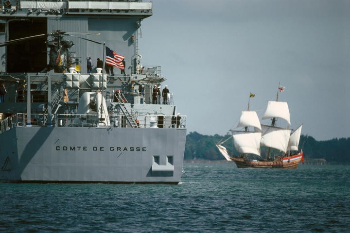 Comte de Grasse’s stern and helicopter deck, with a sailing vessel beyond. Date, location and the sailing vessel’s identity remain unconfirmed.
